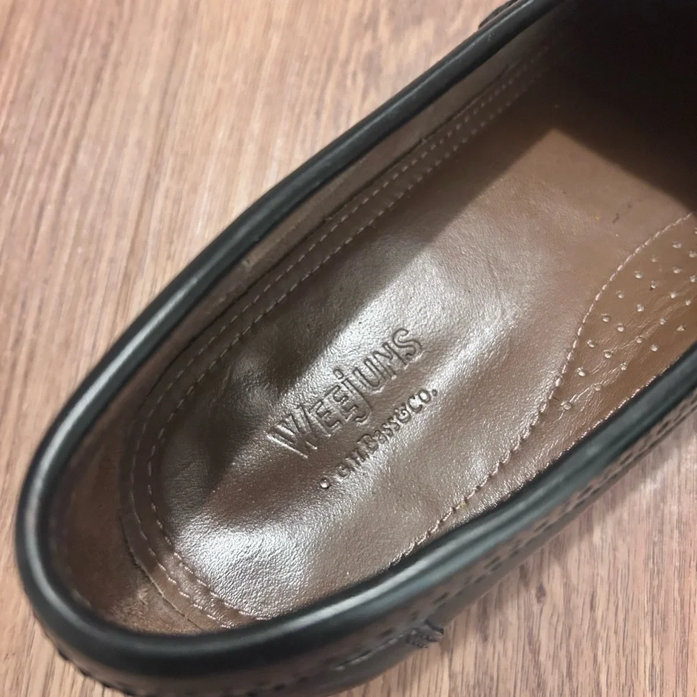 Bass Weejuns Black Tassel Loafers - Picture 6 of 7
